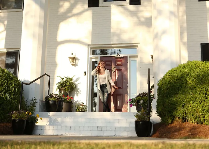 Stone Mountain Manor